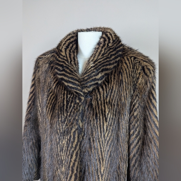 Vintage Montreal Fur Coat – Chevron Striped Let-Out Design, - Picture 6 of 13